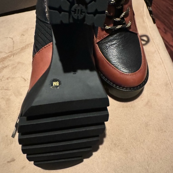 Antonio Melani ankle boots size 8 . Never worn open box. - Picture 3 of 8